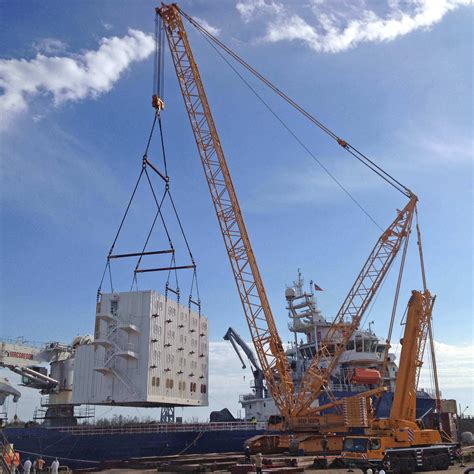 Deep south crane - Deep South has a large fleet of equipment to allow the movement of vessels to wherever they need to be set, including VersaCranes™ to 3,000T, crawler cranes to 1,760T, truck cranes to 1,320T, and rigging hardware/specialty devices up to 1,600T.